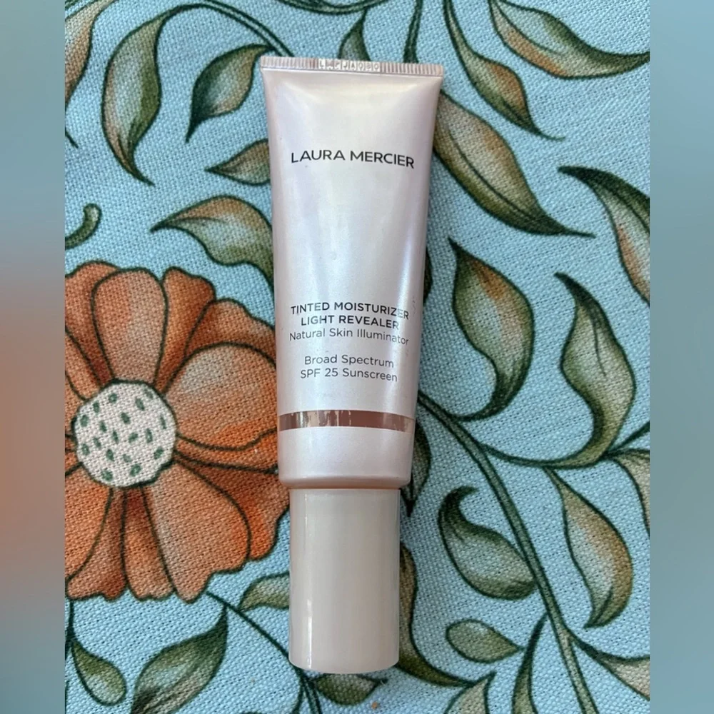 Laura Mercier Tinted Moisturizer Light Revealer Cameo